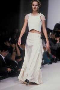 john-galliano-ss-1990-2.thumb.jpg.3da470943e2dcbc4a66e668a82ffb2ad.jpg