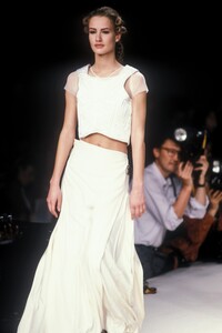 john-galliano-ss-1990-3.thumb.jpg.a1b1bf6db6eda80680eee98656e698dd.jpg