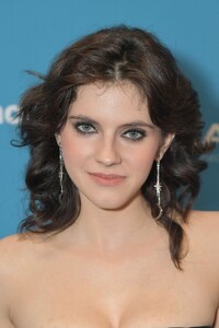 kara-hayward-to-the-stars-premiere-at-sundance-film-festival-0.jpg