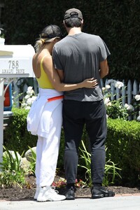 kate-hudson-and-danny-fujikawa-at-power-walk-in-pacific-palisades-05-20-2021-5.jpg