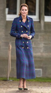 kate-middleton-visits-a-drive-in-cinema-at-the-palace-of-holyroodhouse-in-edinburgh-05-26-2021-0.jpg