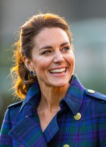 kate-middleton-visits-a-drive-in-cinema-at-the-palace-of-holyroodhouse-in-edinburgh-05-26-2021-4.jpg