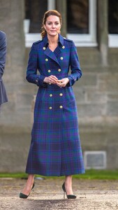 kate-middleton-visits-a-drive-in-cinema-at-the-palace-of-holyroodhouse-in-edinburgh-05-26-2021-5.jpg