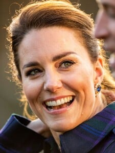 kate-middleton-visits-a-drive-in-cinema-at-the-palace-of-holyroodhouse-in-edinburgh-05-26-2021-6.jpg