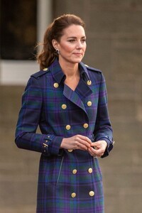 kate-middleton-visits-a-drive-in-cinema-at-the-palace-of-holyroodhouse-in-edinburgh-05-26-2021-8.jpg