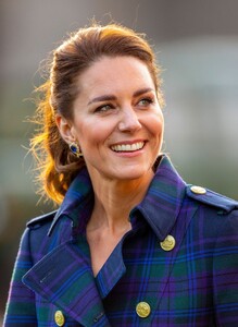 kate-middleton-visits-a-drive-in-cinema-at-the-palace-of-holyroodhouse-in-edinburgh-05-26-2021-9.jpg