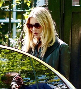 kate-moss-in-a-long-black-coat-and-dark-sunglasses-london-05-19-2021-3.jpg