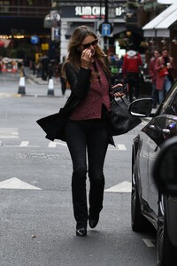 kate-moss-out-in-soho-in-london-05-20-2021-1.thumb.jpg.da216bf20b2602db1e30cffeea170593.jpg