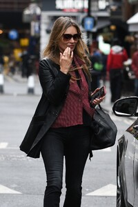 kate-moss-out-in-soho-in-london-05-20-2021-2.thumb.jpg.072437fc5083a5304435ad9e2a2fc012.jpg