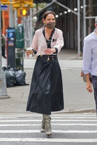 katie-holmes-out-and-about-in-new-york-05-03-2021-8.jpg