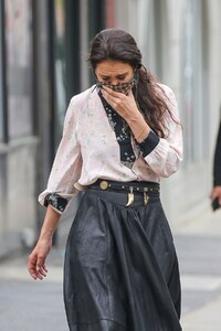 katie-holmes-out-and-about-in-new-york-05-03-2021-9.jpg