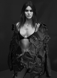 kendall-jenner-for-v-magazine-2021-1.jpg