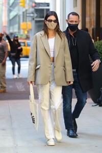 kendall-jenner-four-seasons-hotel-in-new-york-04-26-2021-10.jpg