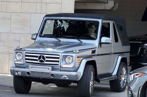 kendall-jenner-in-her-convertible-mercedes-g-wagon-beverly-hills-05-12-2021-4.jpg