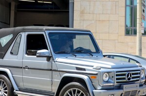 kendall-jenner-in-her-convertible-mercedes-g-wagon-beverly-hills-05-12-2021-5.jpg