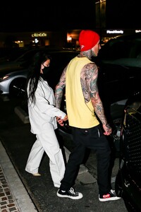 kourntey-kardashian-and-travis-barker-out-in-calabsas-05-25-2021-4.jpg