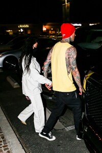 kourntey-kardashian-and-travis-barker-out-in-calabsas-05-25-2021-8.jpg