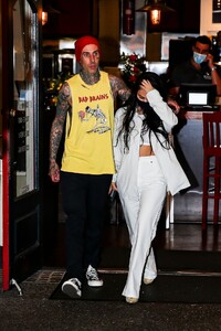 kourntey-kardashian-and-travis-barker-out-in-calabsas-05-25-2021-9.jpg