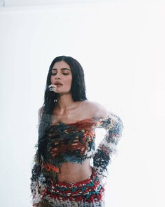 kylie-jenner-tmrw-magazine-may-2021-18.jpg