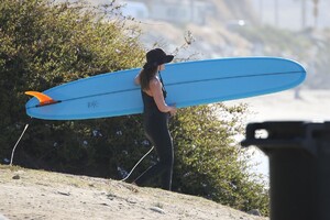 leighton-meester-at-a-surf-session-in-malibu-05-09-2021-3.jpg