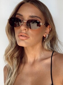 love-crush-sunglasses-gold-1_c07eee77-635d-4875-b711-3815e1f5532d_1800x.jpeg