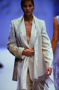 max-mara-fall-1994-3.thumb.jpg.cc38f119d34e9b8afedec587a9e54185.jpg