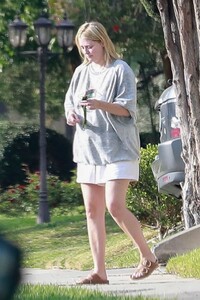 mischa-barton-out-in-los-feliz-05-10-2021-4.jpg