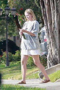 mischa-barton-out-in-los-feliz-05-10-2021-8.jpg