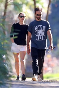 natalie-portman-and-benjamin-millepied-in-sydney-05-10-2021-1.jpg