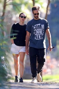 natalie-portman-and-benjamin-millepied-in-sydney-05-10-2021-3.jpg