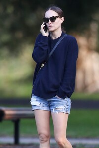 natalie-portman-out-in-sydney-05-12-2021-0.jpg