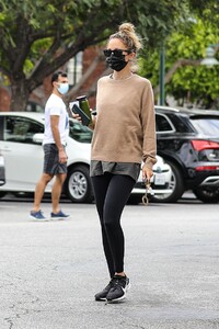 nicole-richie-out-and-about-in-los-angeles-05-15-2021-2.jpg
