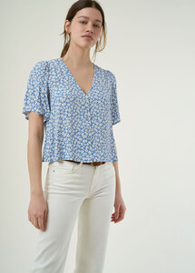 odette-print-flared-sleeve-blouse-s21-2.thumb.jpg.eda35c8c4bea65365c46c5ba1a69af99.jpg