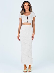 oscar-maxi-skirt-beige-2_98416984-ba72-40a2-b645-ac0051a46cdc_1800x.jpeg