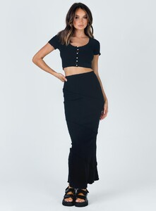 oscar-maxi-skirt-black-1_0caf5308-d234-4781-8c1e-1795965b62c7_1800x.jpeg