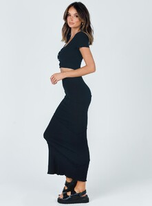 oscar-maxi-skirt-black-3_0e8186ea-d9c2-4a57-8791-f5fdc4b2b214_1800x.jpeg