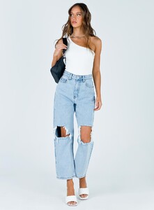 oxford-denim-jeans-2_c538e665-f5f9-4c76-8bb8-b9d1ecab2037_1800x.jpeg