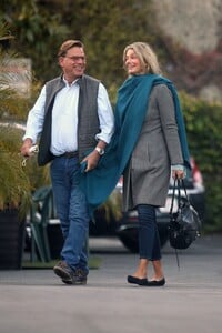 paulina-porizkova-and-aaron-sorkin-out-in-los-angeles-04-27-2021-3.jpg