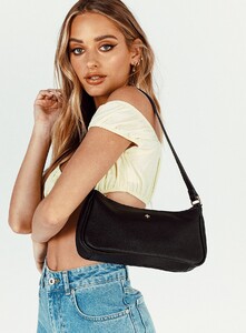 peta-jain-piper-bag-black-pebble-1_1e053be6-09da-40d0-a224-5ad90b56b89c_1500x.jpeg