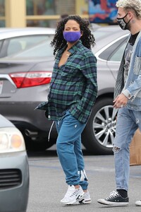 pregnant-christina-milian-at-farmer-s-market-in-west-hollywood-04-22-2021-5.jpg