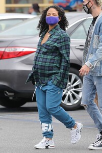 pregnant-christina-milian-at-farmer-s-market-in-west-hollywood-04-22-2021-6.jpg