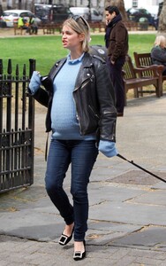 pregnant-pixie-geldof-out-in-london-04-29-2021-6.jpg