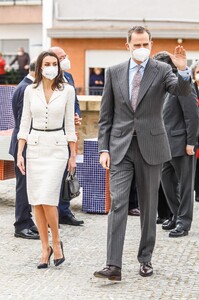 queen-letizia-inauguration-of-the-helga-de-alvear-modern-art-museum-in-careers-02-25-2021-3.jpg