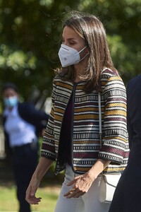 queen-letizia-of-spain-at-mutua-madrilena-foundation-headquarters-in-madrid-04-07-2021-7.jpg