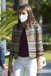 queen-letizia-of-spain-at-mutua-madrilena-foundation-headquarters-in-madrid-04-07-2021-9.jpg