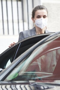 queen-letizia-of-spain-at-women-and-engineering-meeting-in-madrid-01-26-2021-2.jpg