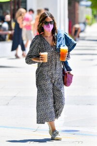 rachel-bilson-out-for-coffee-in-santa-monica-05-24-2021-0.jpg