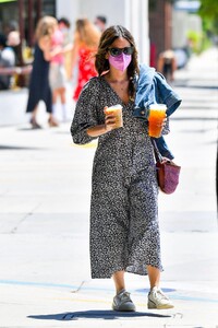 rachel-bilson-out-for-coffee-in-santa-monica-05-24-2021-2.jpg