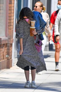 rachel-bilson-out-for-coffee-in-santa-monica-05-24-2021-5.jpg