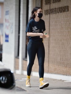 rumer-willis-at-a-post-office-in-los-angeles-05-12-2021-2.jpg